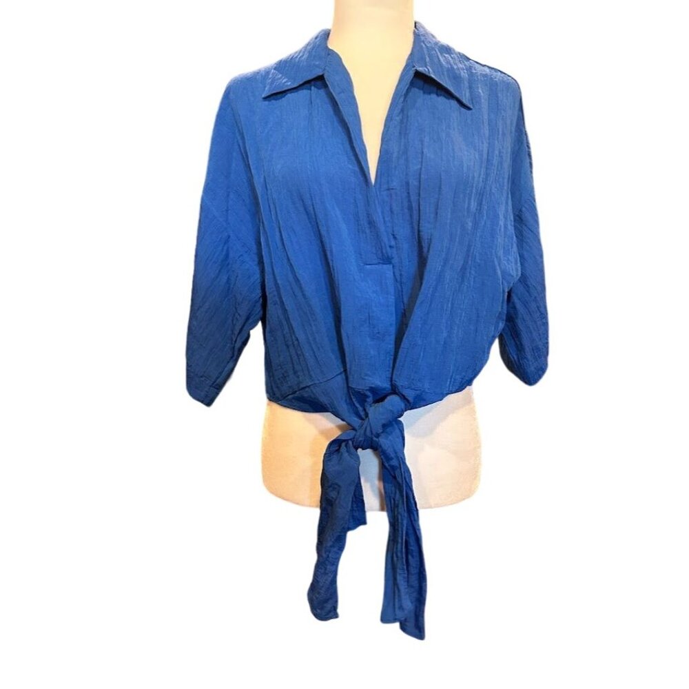 H&M Tie-Front Blue Pullover Shirt‎ Blouse Medium with Collar 3/4 Sleeve